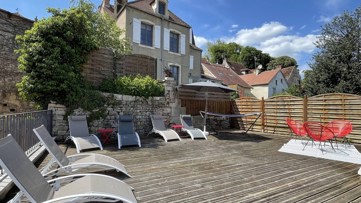 Montbard House | Montbard 3 Logements Pour Groupe 15 Personnes Maxi