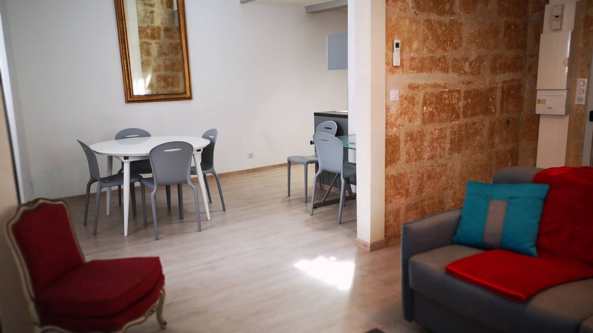 Ecusson Apartment | MONTCALM air-conditioned in the heart of the Historic Center