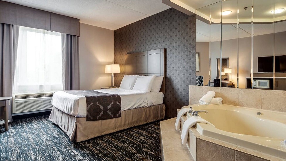 Airport Road Business Centre Hotel | Monte Carlo Inn - Brampton Suites