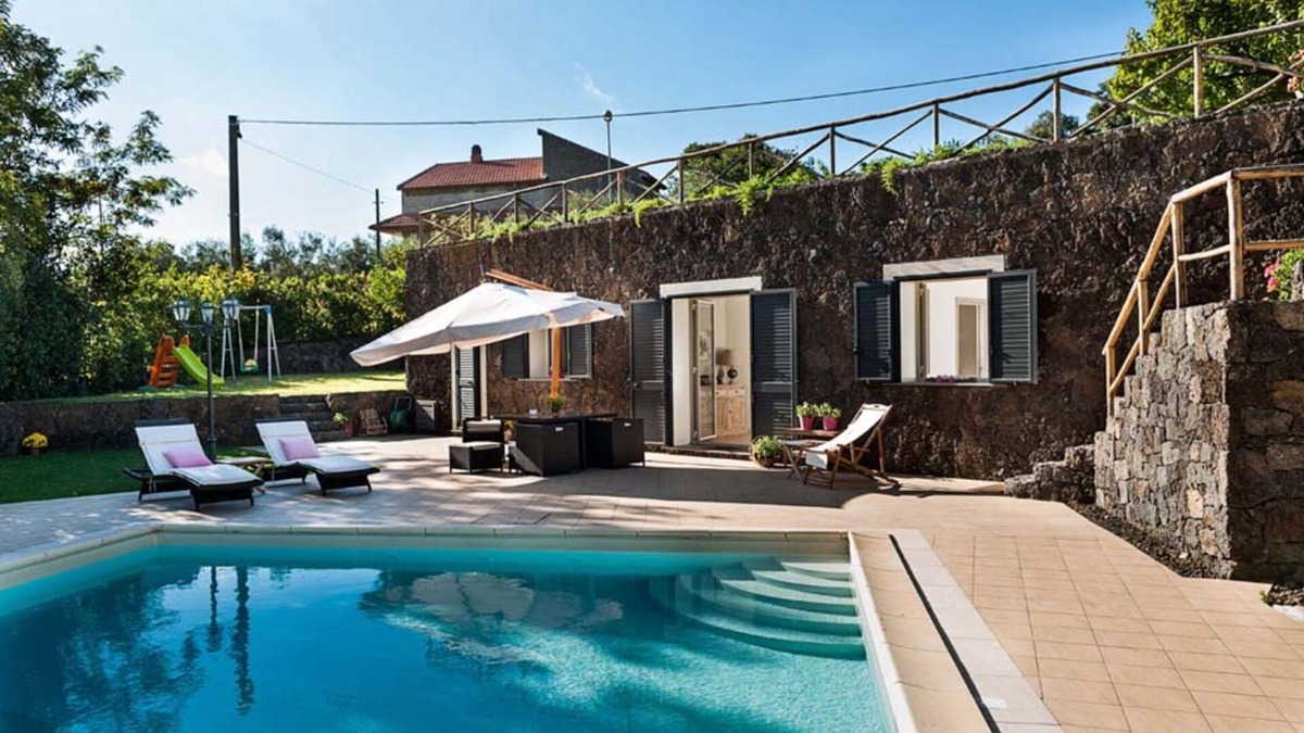 Ragalna House | Monte - Independent House with private Pool, 4 People, Garden WiFi, A/C, Sicily