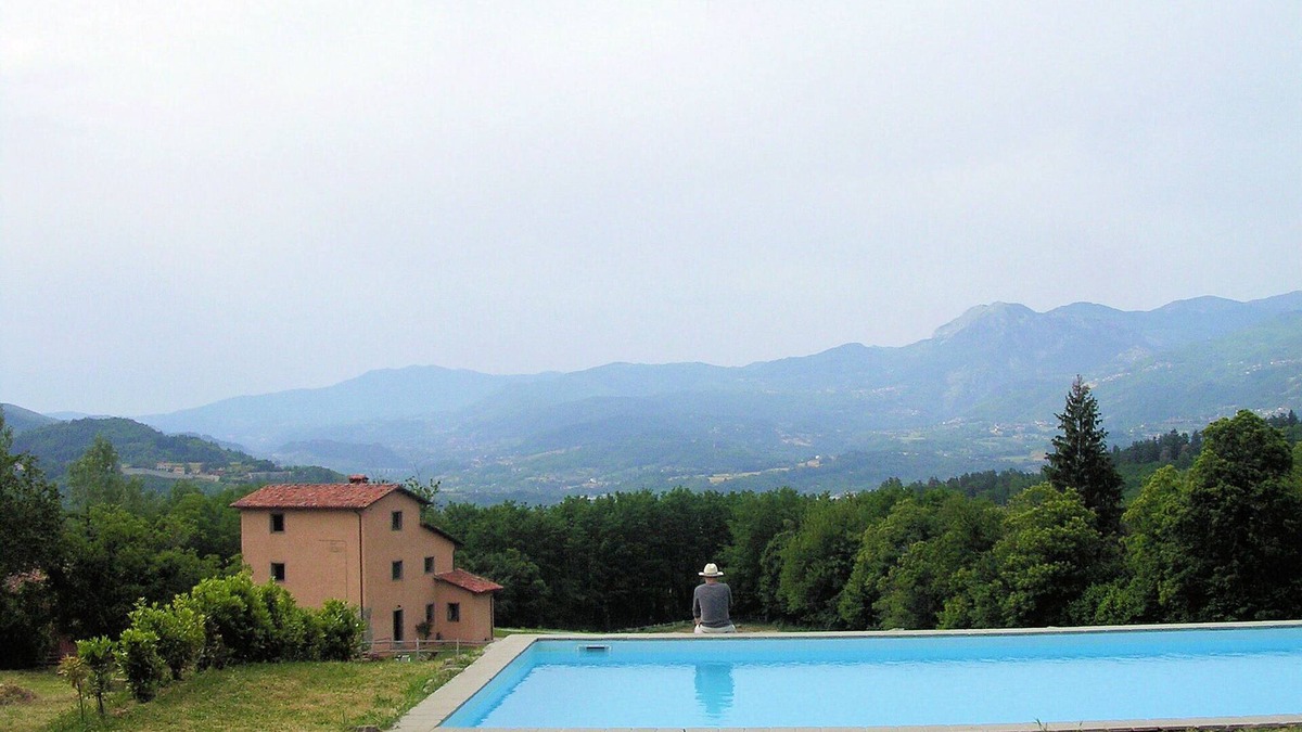 Castelnuovo di Garfagnana Villa | Monte Rotondo, Tuscany Villa with large private pool 200 mtrs walk to restaurant