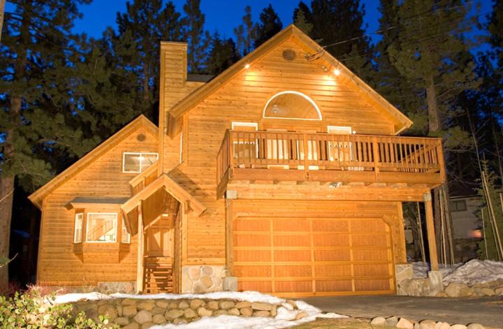 Lake Forest House | Monte Mar on North Shore - 4 BR in Quiet Neighborhood, Wood Fireplace, Near Palisades Resort
