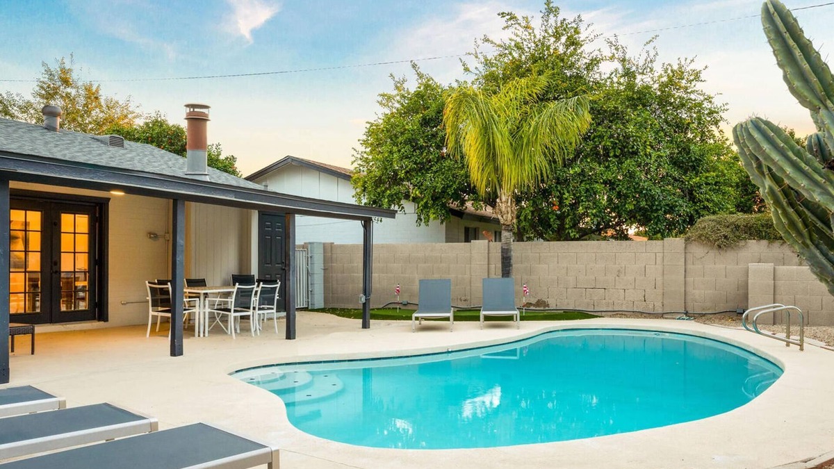 Cox Heights House | Monte Vista - Close to Old Town, Free Heated Pool, Putting Green, Pool Table