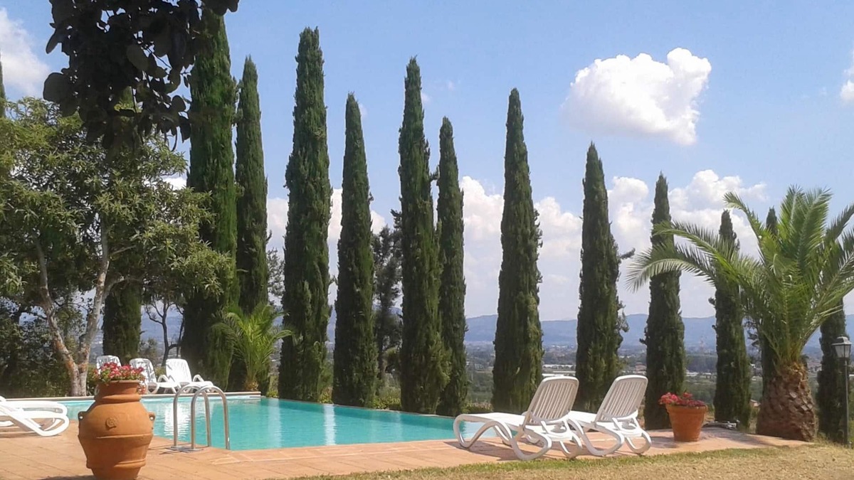 Altopascio Villa | Montecarlo, 1.5 acres, private pool, walk to restaurants. WIFI Close Lucca