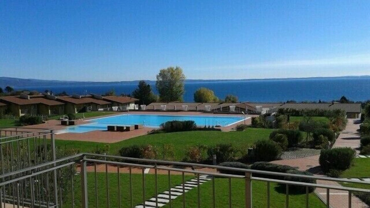 Manerba del Garda Apartment | Montecolo Resort three-room apartment with splendid lake view, swimming pool