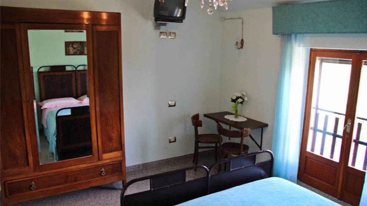 Pietrauta Bed & Breakfast | Montefalco Guest House - Red Room