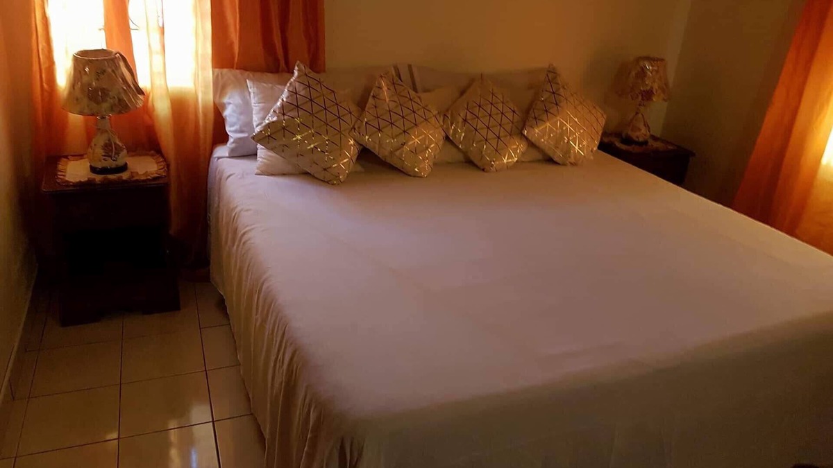 Reading House | Montego Bay - "Authentic Yaad Vibes"