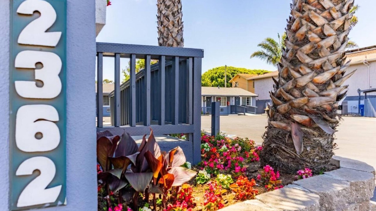 North Fremont Street Hotel | Monterey Fireplace Inn