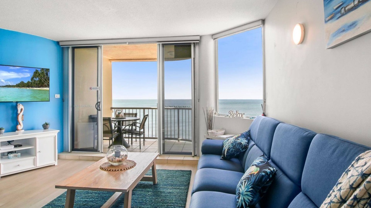 Caloundra Apartment | Monterey Lodge Unit 17, 27 Warne Tce Kings Beach