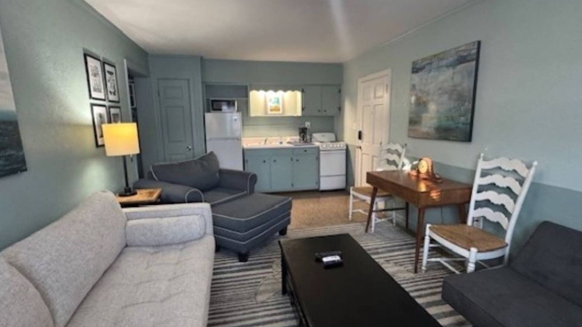 Biltmore Beach Hotel | Monterey Motel - Beach Cottage 1 at Beach Access 8