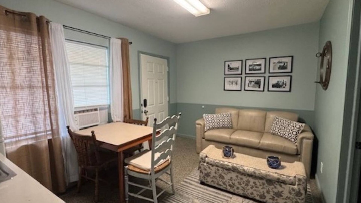 Biltmore Beach Hotel | Monterey Motel - Beach Cottage 7 at Beach Access 8. Large Pool. Newly Remodeled.