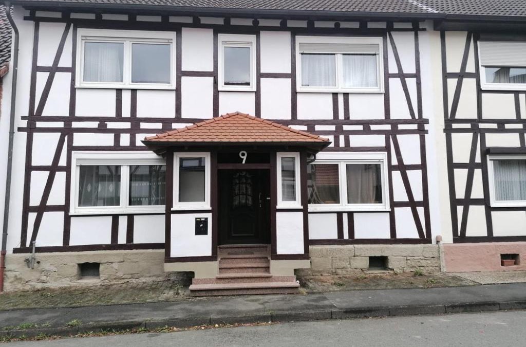 Breuna House | Monteurzimmer Oberlistingen Zweibettzimmer mit 2 Bädern