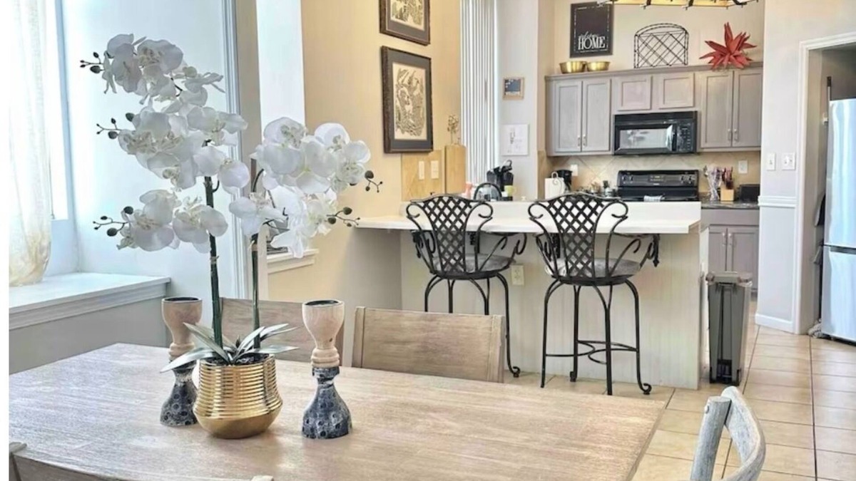 Montgomery House | Montgomery Cozy Cultural Hub downtown walkable . sleeps 15