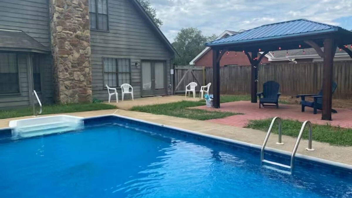 Gunter Afs House | Montgomery Hidden Haven W/Pool Wi-Fi Roku TVs Great Neighborhood