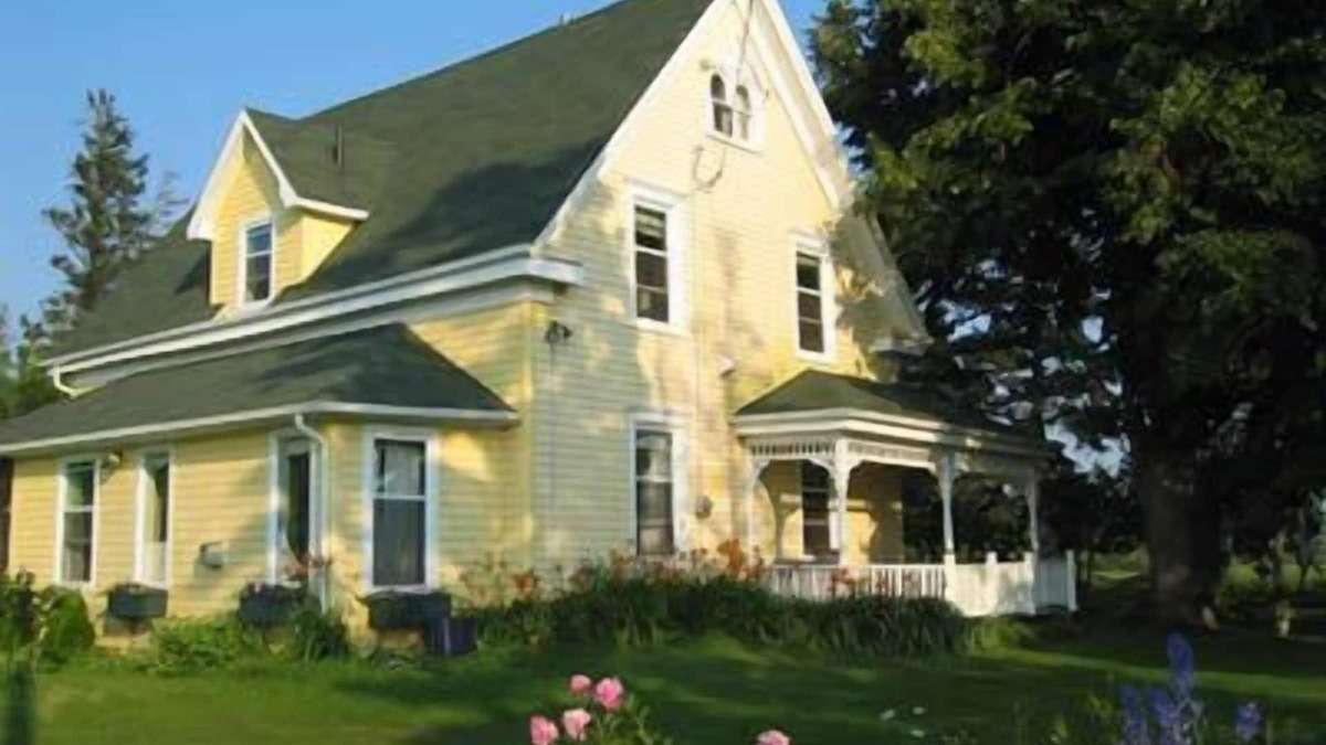 Princetown House | Montgomery House By The Sea &/or Carriage House - 8 Acres With Bay Views