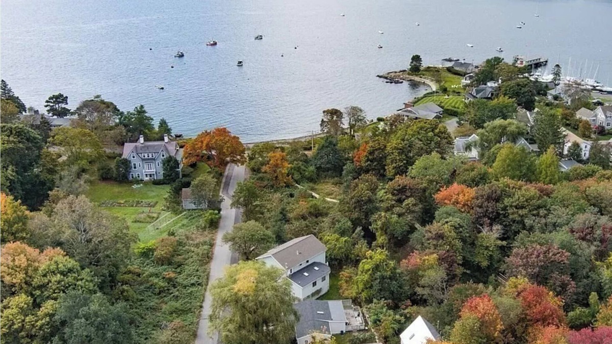 Nahant Cottage | Month of August Available! Walk to Nahant beaches - dog friendly