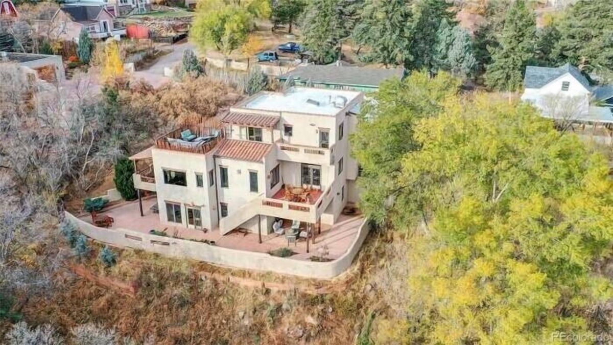 Manitou Springs Villa | Monthly (30+ days) Luxurious Santa Fe Retreat in Manitou Springs