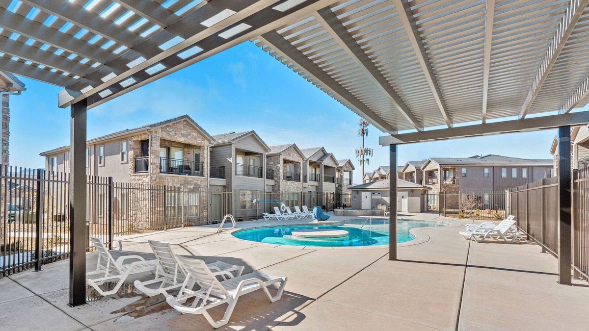 Ivins House | Monthly Azalea Escape|Community pool and hot tub, grill, Smart Tvs
