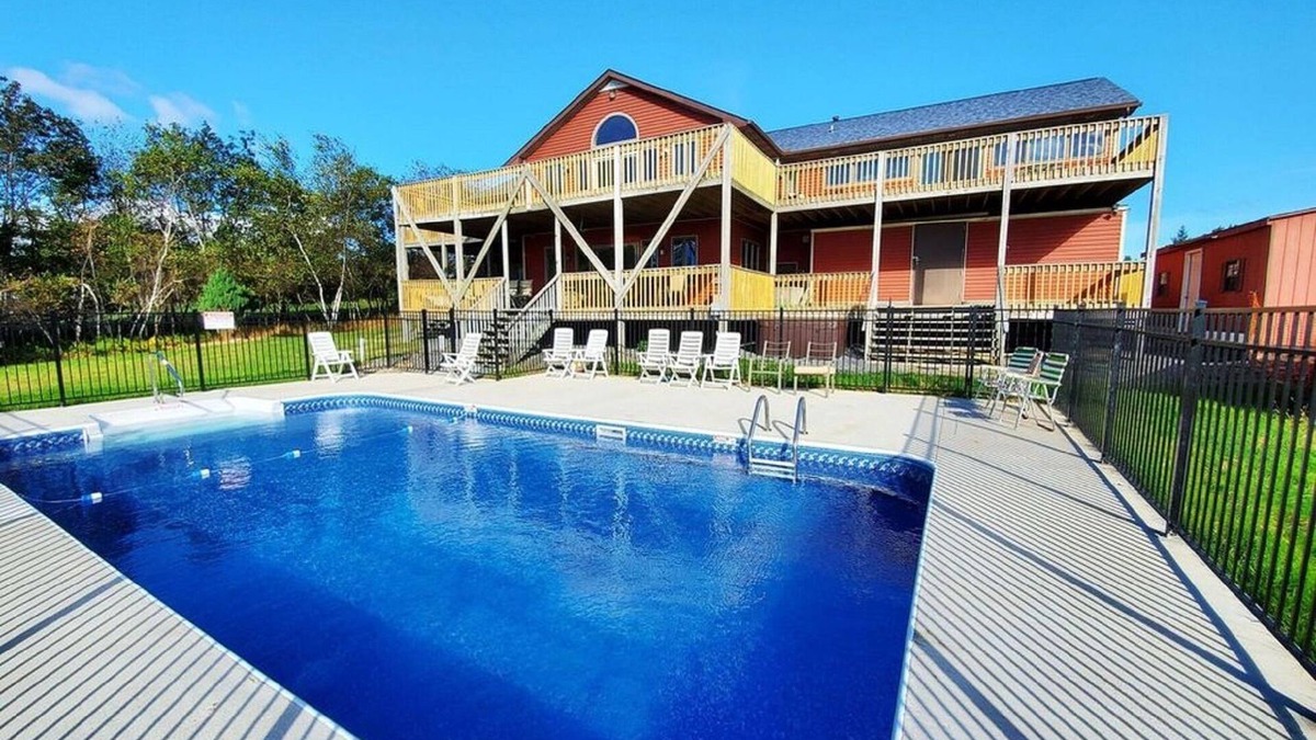 Effort House | Monthly Only-HUGE house w BREATHTAKING 100 mile views Onsite Pool/Hot Tub/Sauna