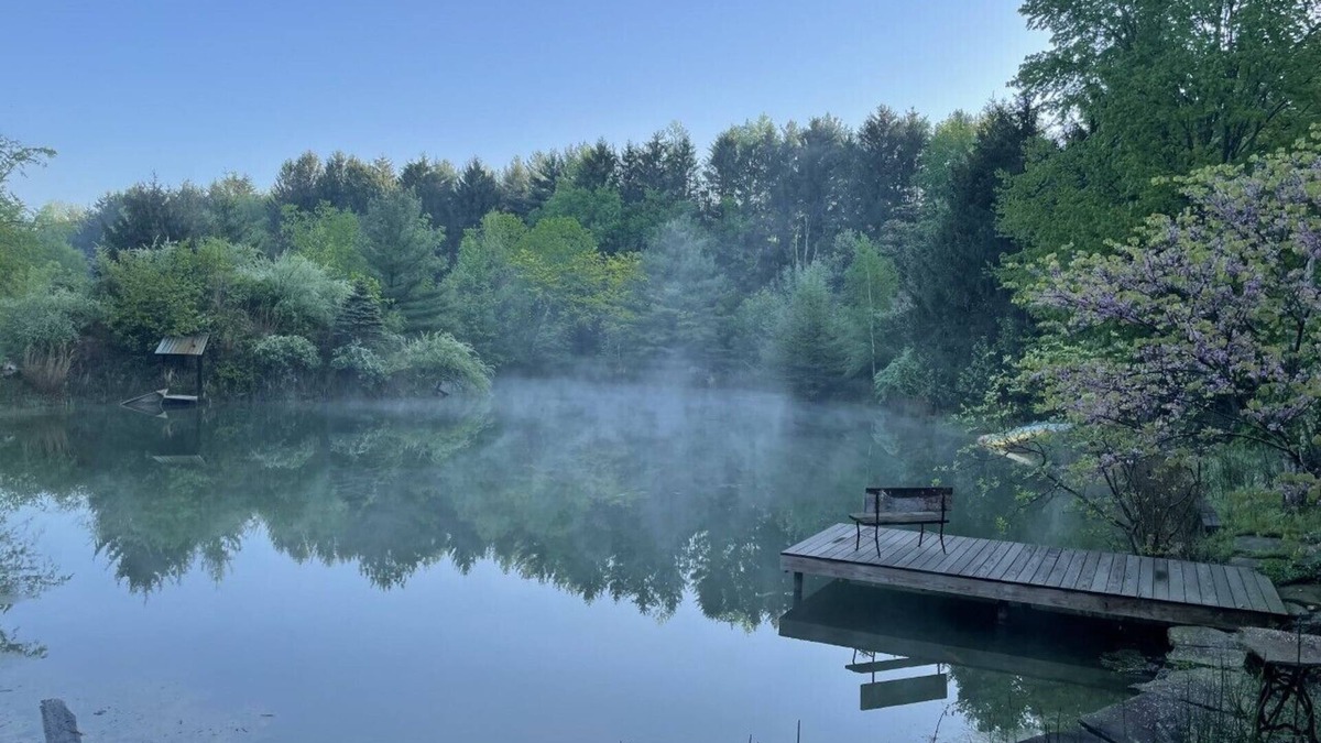Niles House | Monthly rates available - Sleeps 10+ - Hidden Waterfront Retreat