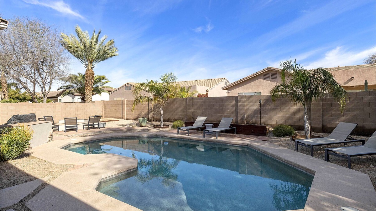 Fox Crossing House | Monthly Stay Gem | Chandler’s Spacious Retreat
