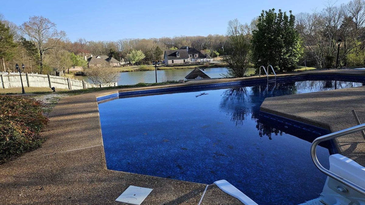 Southaven House | MONTHLY STAYS-Breathtaking 8 BR Retreat with Private Pool, Lake View, & Backyard