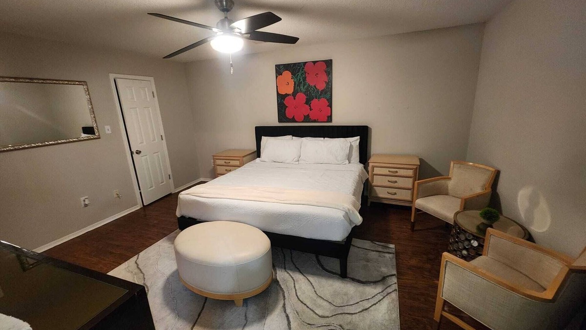 Southaven House | MONTHLY STAYS- Cozy 3 BR Home with Private Guest House in Southaven