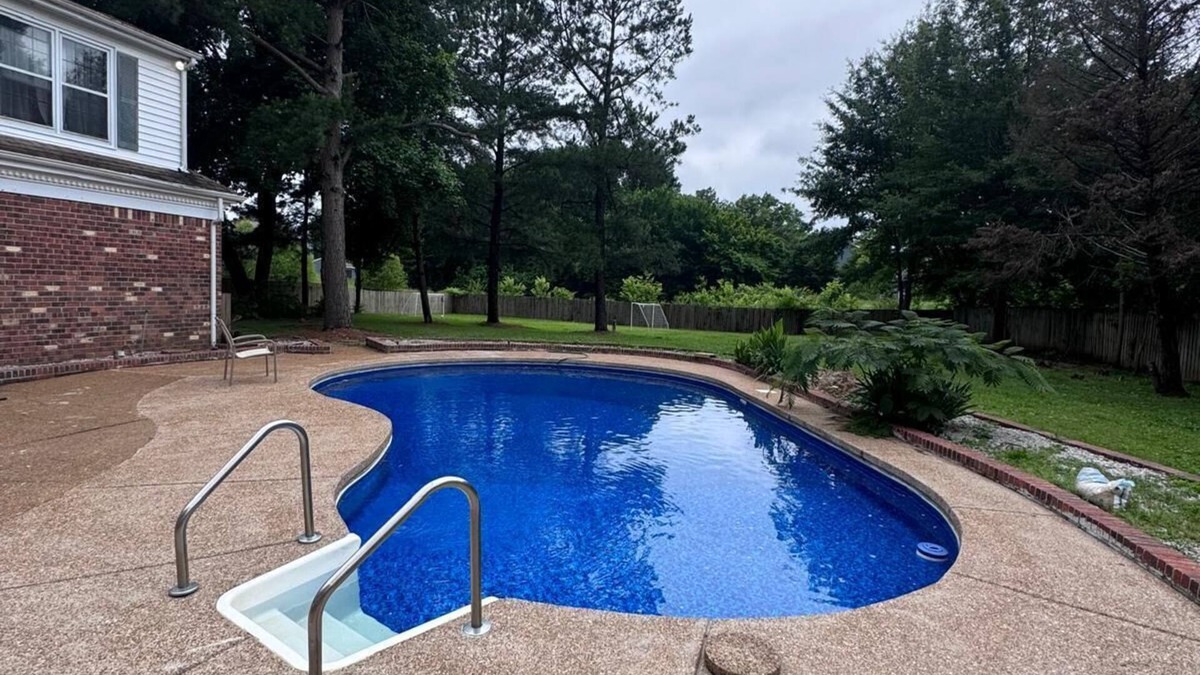 Cordova House | MONTHLY STAYS-Elegant 6 BR+ Extra Space Beds with Pool-Near Golf Course