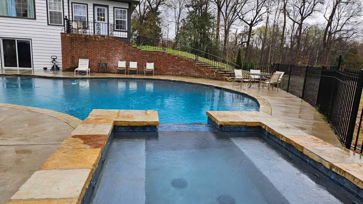Raleigh House | MONTHLY STAYS- Expansive 10-BR Southern Estate – 18 Beds, 6 Baths, Pool and More