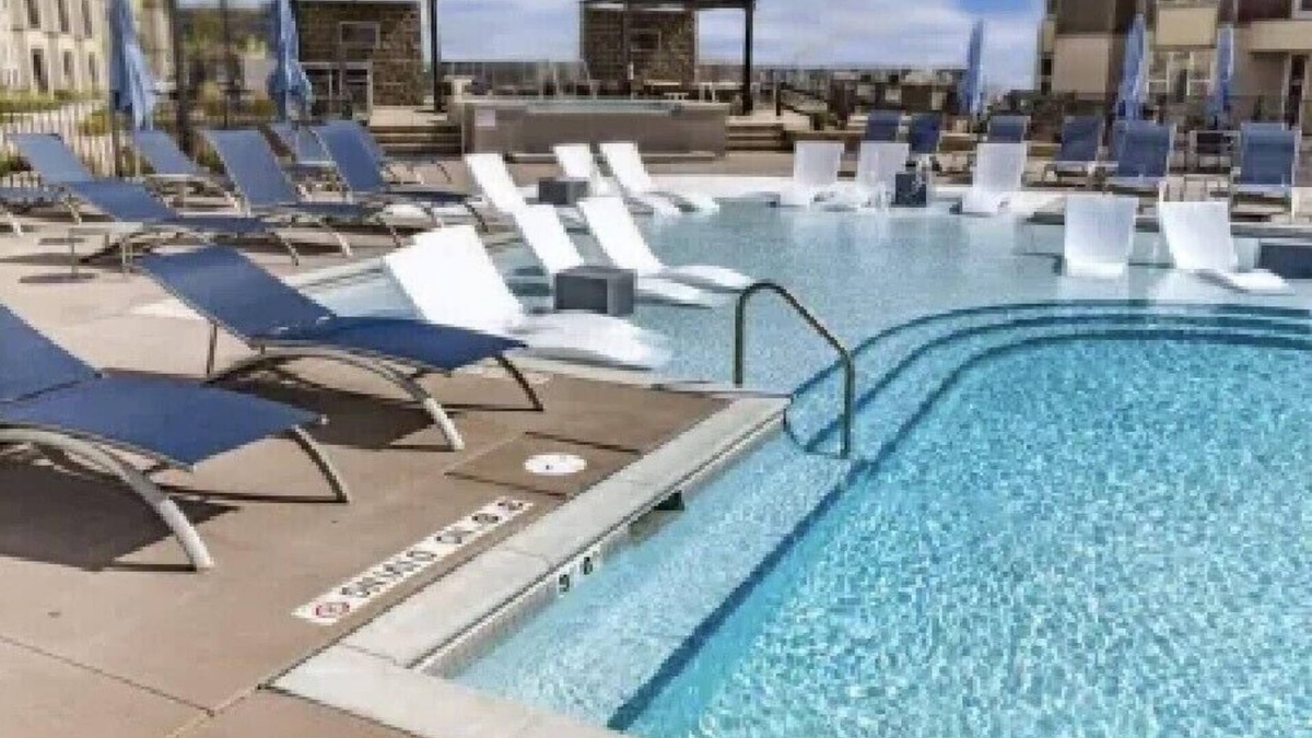 Des Peres Apartment | Monthly Stays Luxe Des Peres Suite with Complimentary Starbucks Onsite!