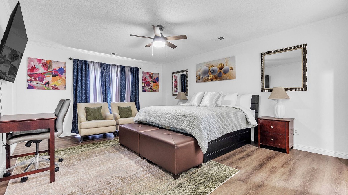 Southwind House | MONTHLY STAYS- Modern, Updated 5- Bedroom Brick Home