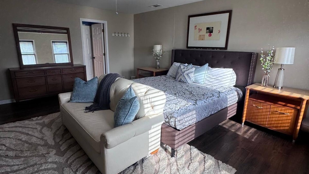 Cordova House | MONTHLY STAYS-Phenomenal 4 Bedrooms + Extra Space Beds in Cordova