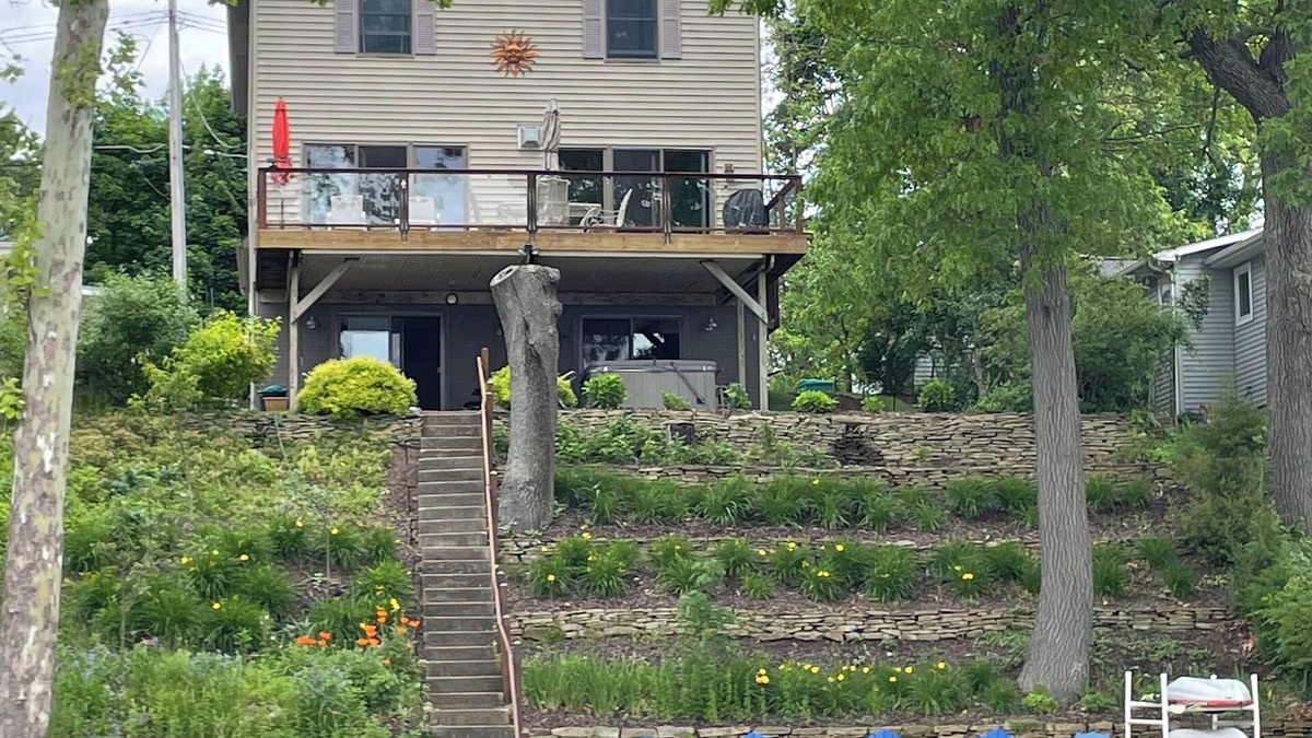 Gregory House | Monthly Summer Rental Lakefront Home Near Ann Arbor/Chelsea/Dexter & Rec Trail