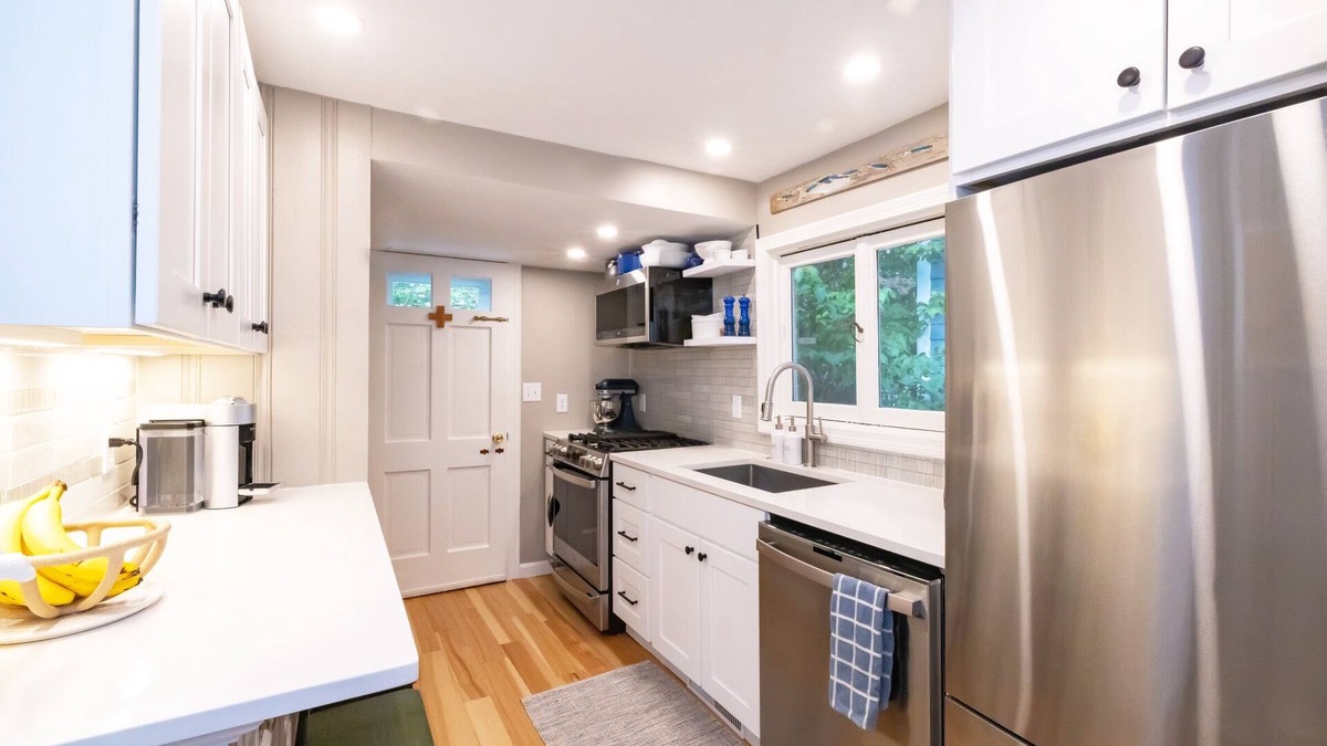 Hull House | Monthly Summer Rental - Newly Renovated Bungalow Steps to the Beach