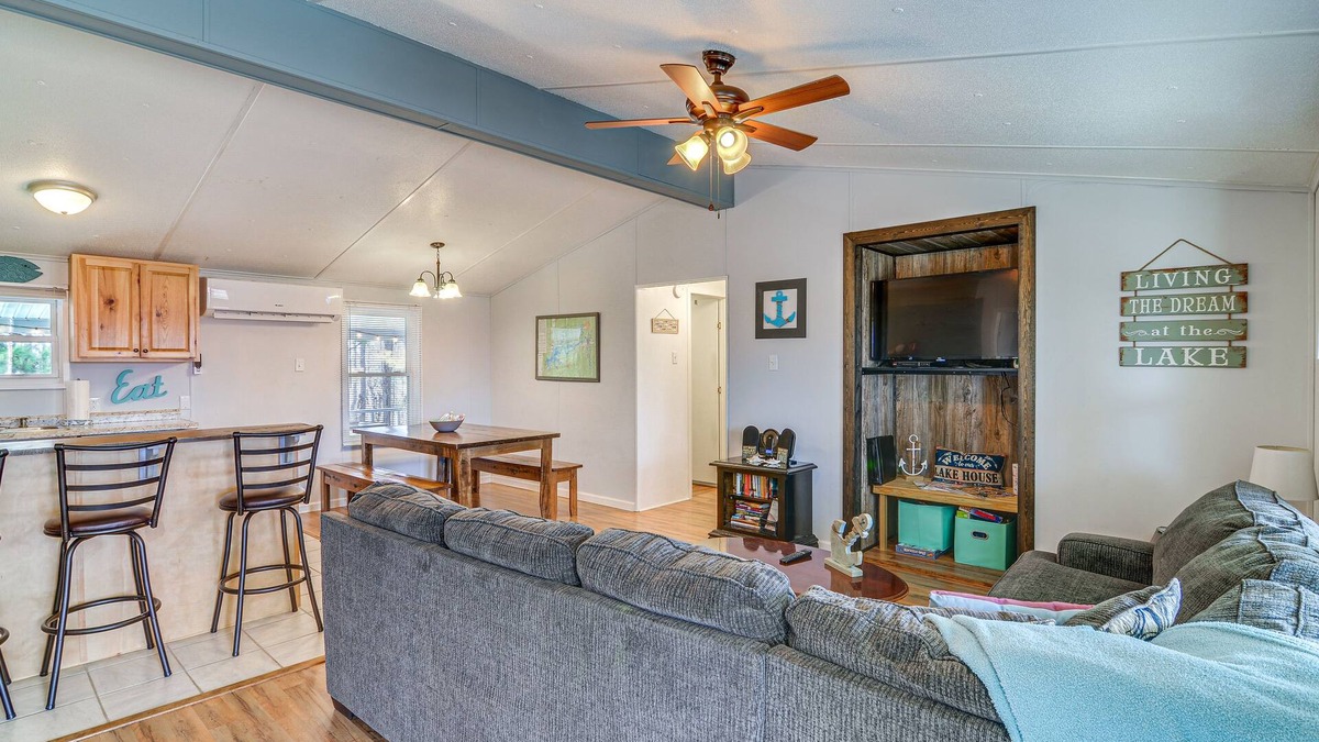 Monticello House | Monticello Home w/Deck & Fire Pit < 1 Mi to Water