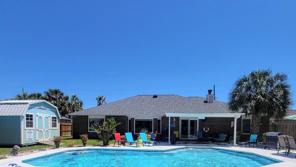 Navarre House | Montly 3600n2 Weeks 1900nPrivate in ground pool. 10 minutes to Beach/Golf