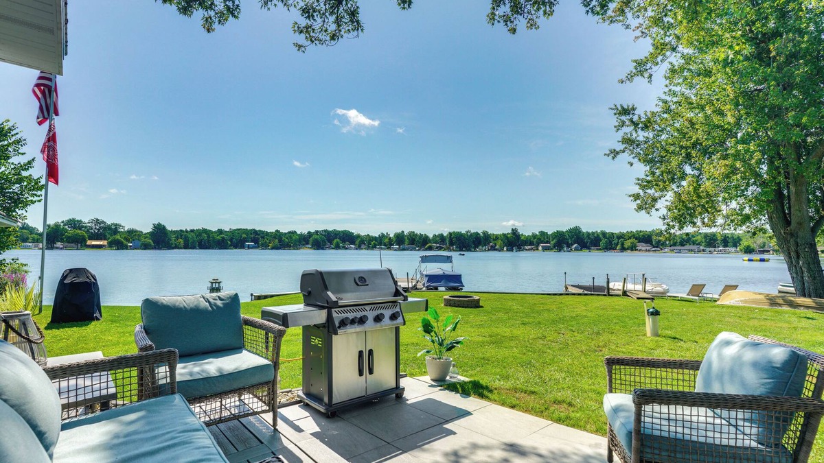Northwest House | Montpelier Lake House w/Deck, Dock & Fireplace!