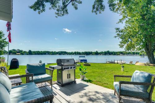 Northwest House | Montpelier Lake House with Deck, Dock and Fireplace!