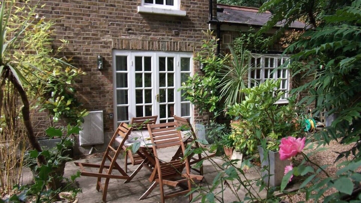Twickenham Riverside Cottage | Montpelier Row Cottages , Garden Cottage