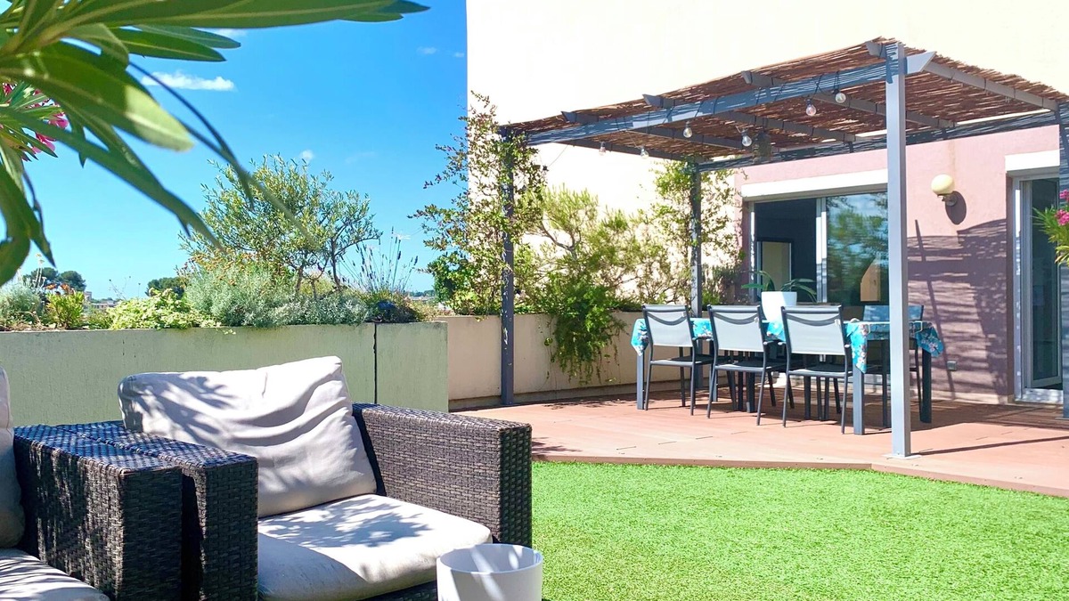 Beaux Arts-Boutonnet Apartment | MONTPELLIER, MAGNIFICENT ROOF TOP, PANORAMIC VIEW, SWIMMING POOL, CITY CENTER