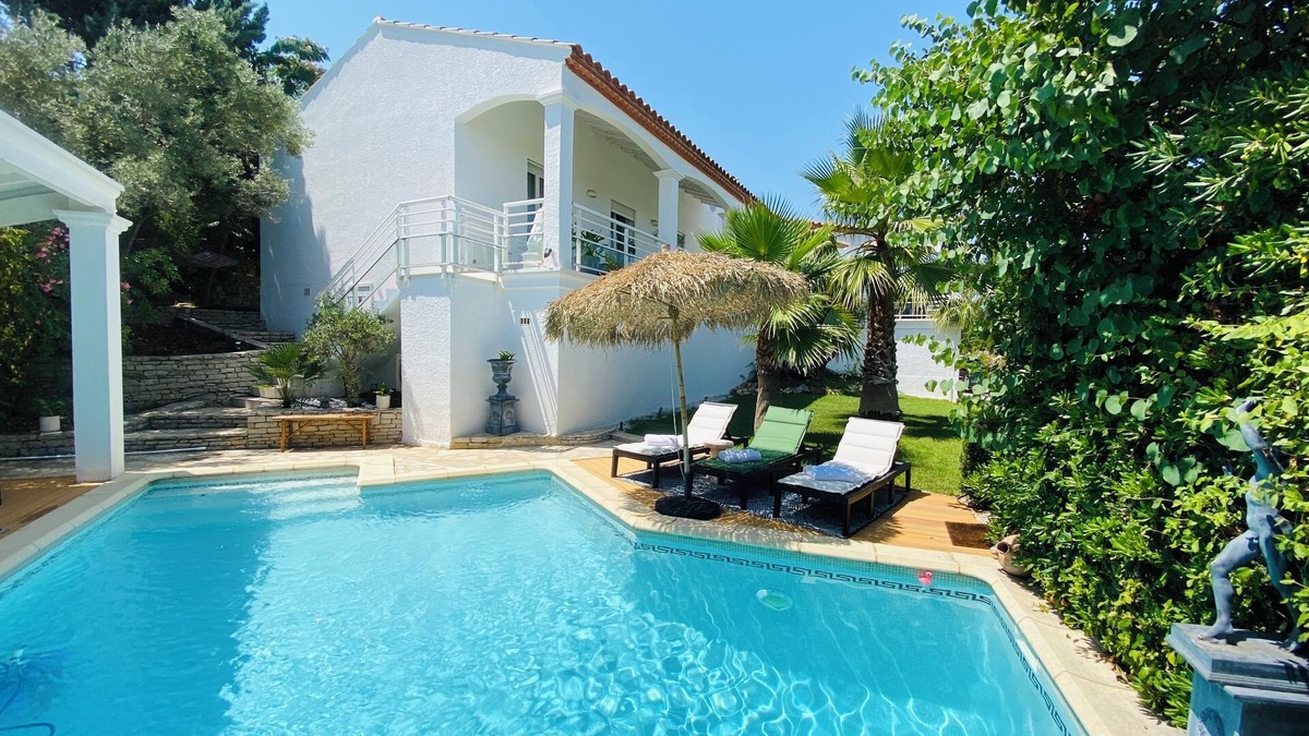 Juvignac Villa | Montpellier, Villa for 6 guests, 1000m2 land, pool 8x5m, palm trees, golf-view