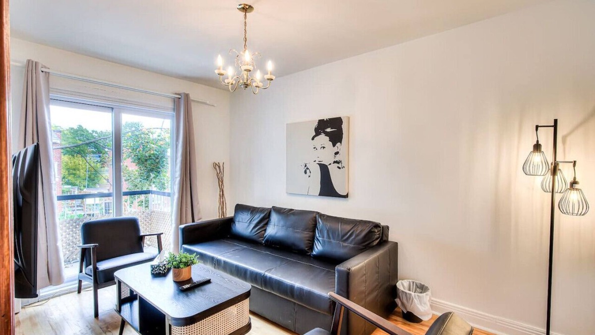 Longue-Pointe Apartment | Montreal Traveler's Home! Vintage & Value 2BR apt!
