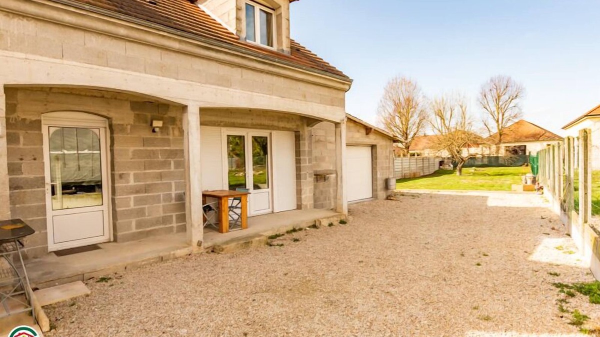 Anglure House | Monts Vikost - Anglure