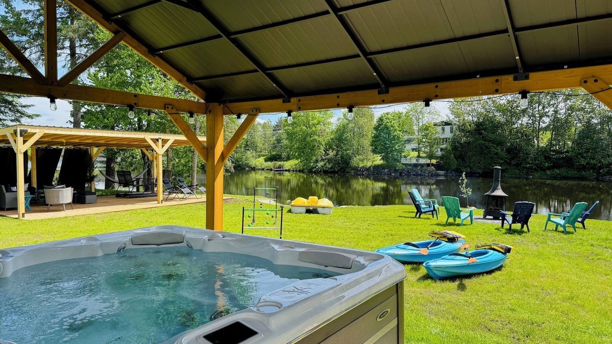 Le Haut-Saint-Francois Regional County Municipality House | Monty Chalet,8 pers et spa