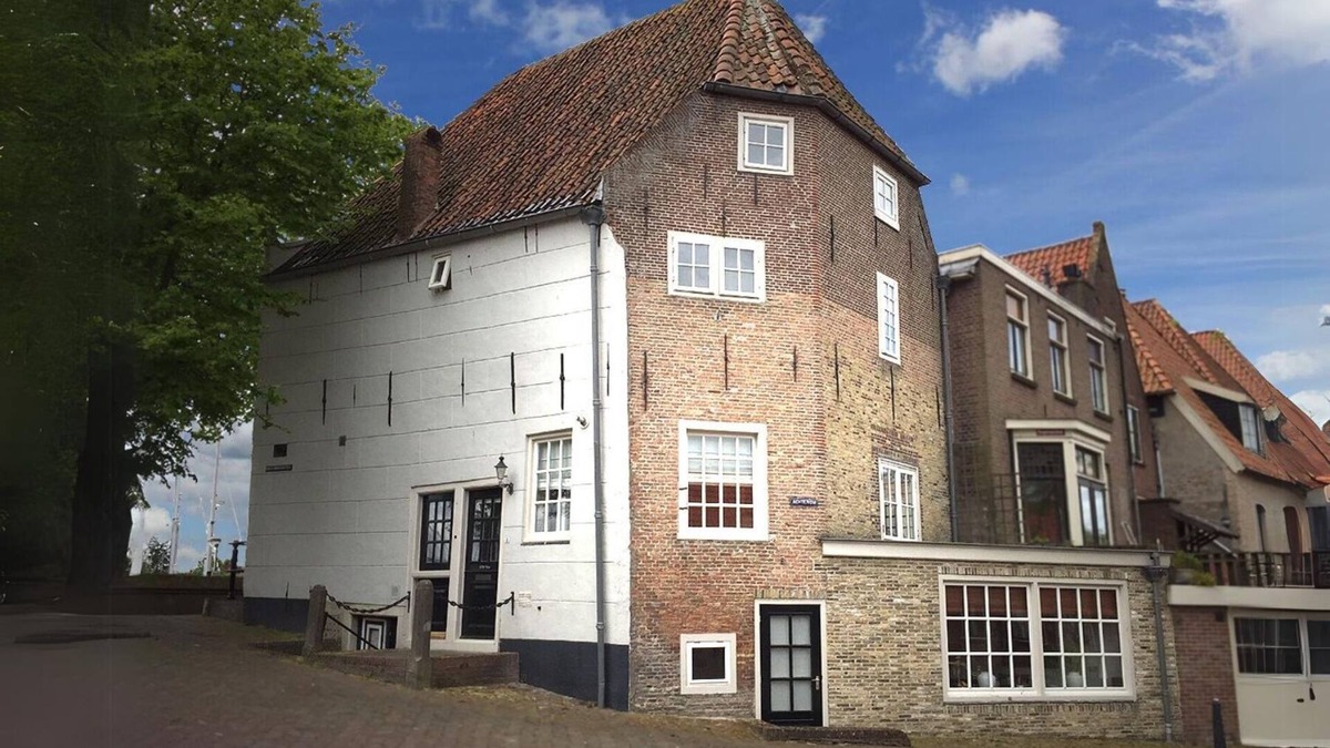 Medemblik House | Monumental Dutch house in old center on harbor. Unique and luxurious location!