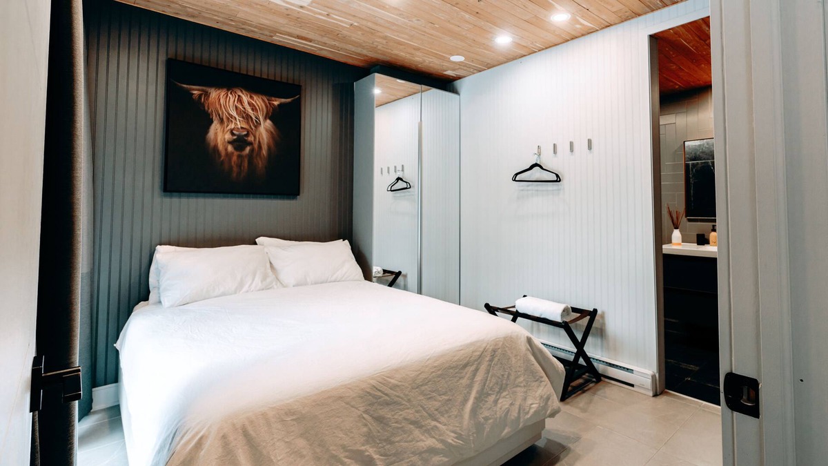 Lac-Superieur Cabin | Moods Cabin, Modern cabin Mont-Tremblant with private outdoor
