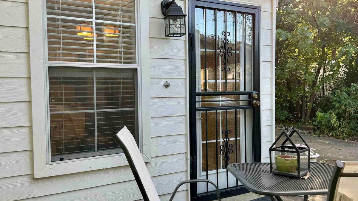 East Memphis Apartment | Moody Blues Studio Perfect for Work or Romance