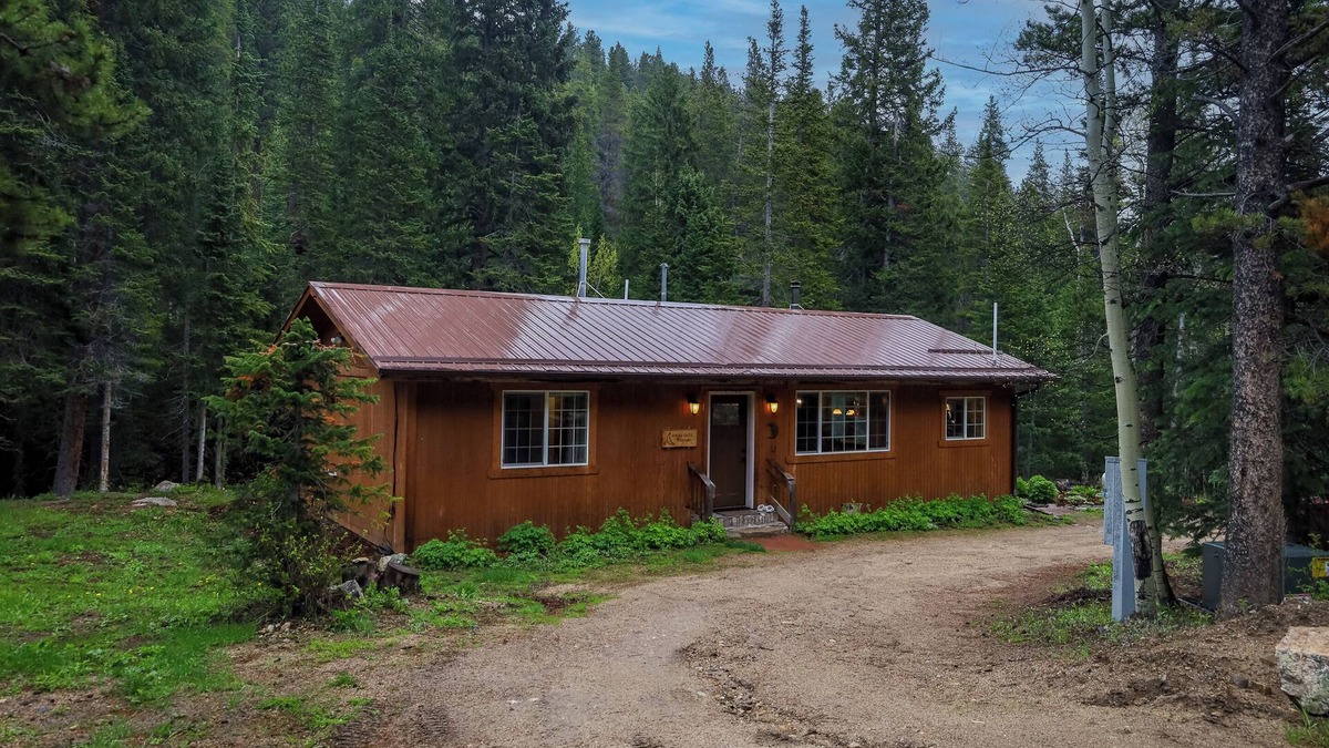 Black Hawk Cabin | Moon Creek Cabin - A Cozy, Rustic Mountain Retreat!