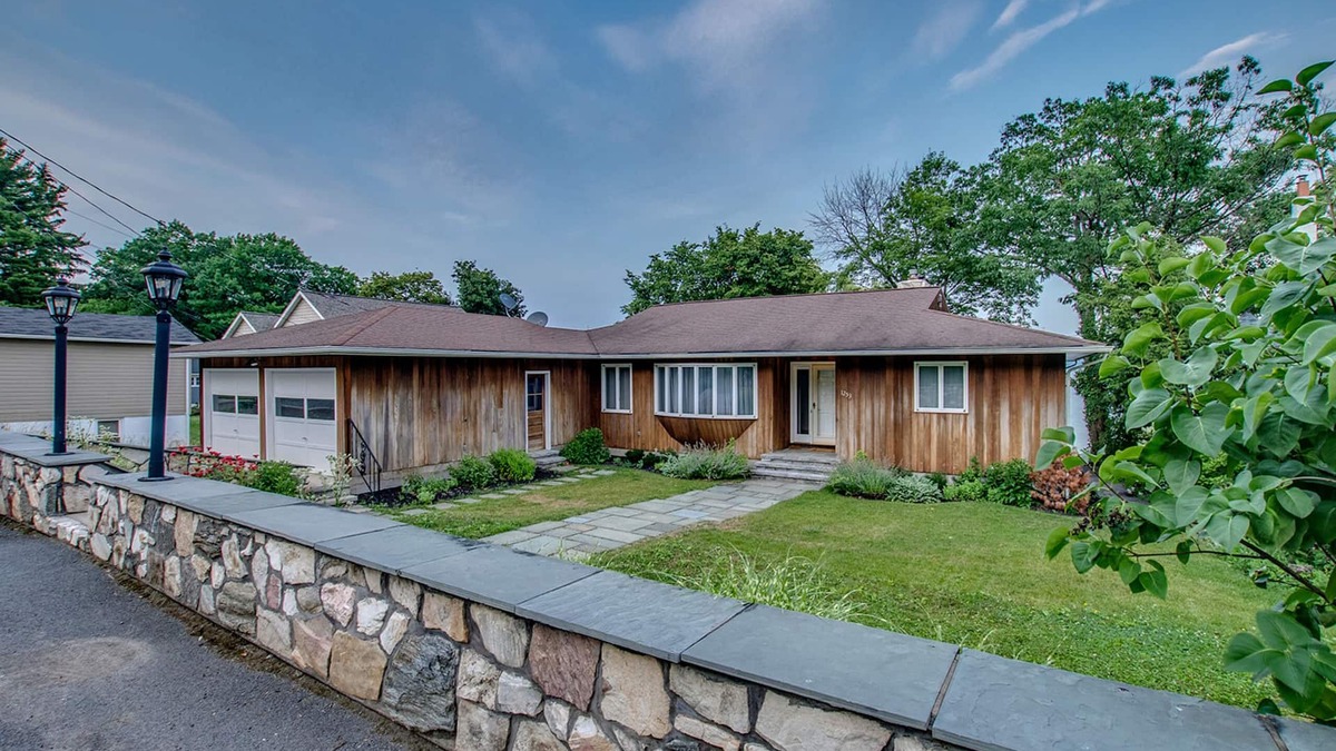 Dresden House | Moon Dance: lake home on Seneca Lake with private beachfront