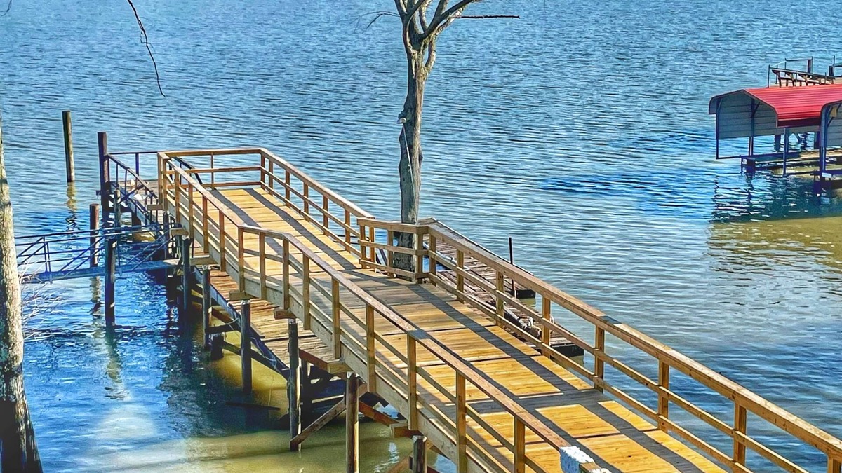 Dundee House | Moon Lake Escape on the water & near Clarksdale, MS & Helena, AR